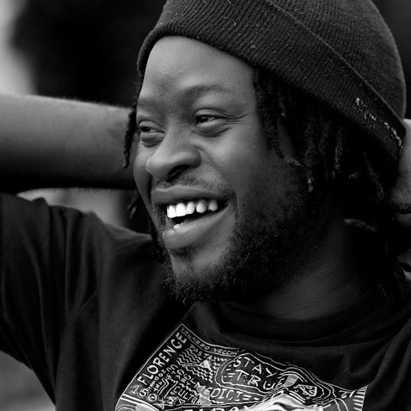 Portrait souriant d'un père de famille